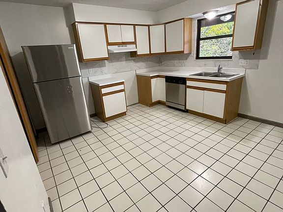 2nd image of 72 Chittenden Ave APT D