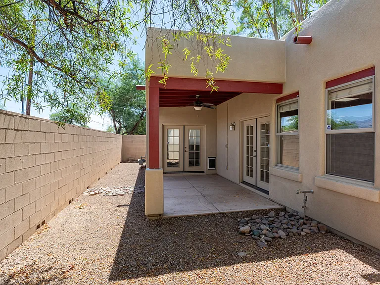 1029 E Blanton Dr — Photo 32