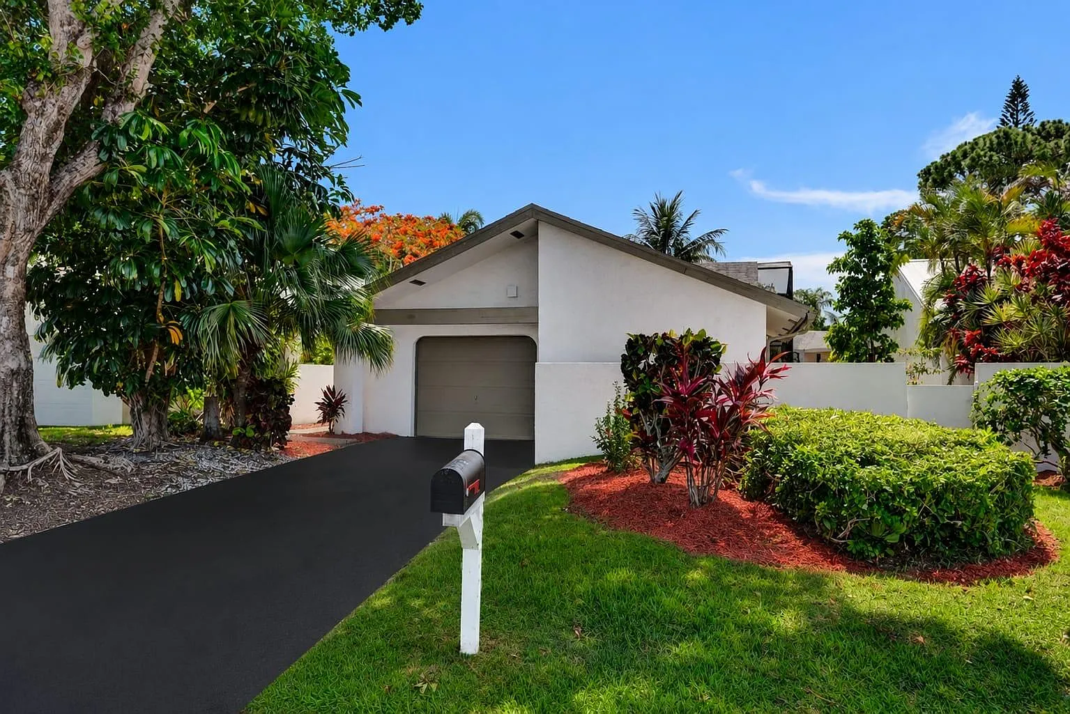 3 bed, 2.0 bath, 1533 sqft, $3,200 — Photo 1