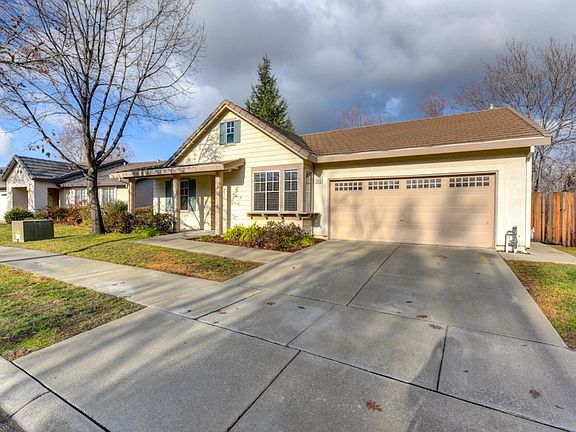 3rd image of 240 Summergrove Cir