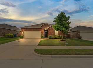 1716 Trace Dr, Aubrey, TX 76227
