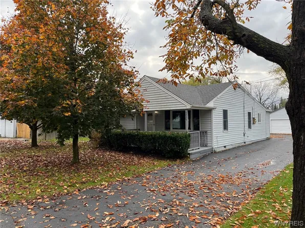 2836 Maple St, Sanborn, NY 14132