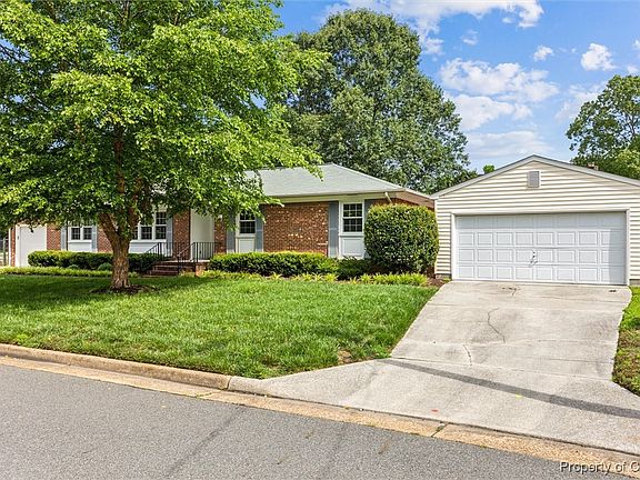 3rd image of 1 Beacon Cir