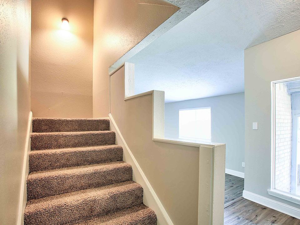 1st image of 305 Brookdale Dr