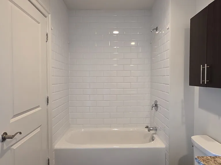 252 N Christopher Columbus Blvd #303 — Photo 18