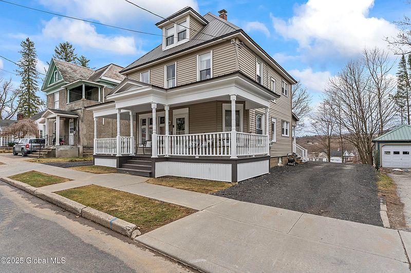 3rd image of 54 Monroe Street