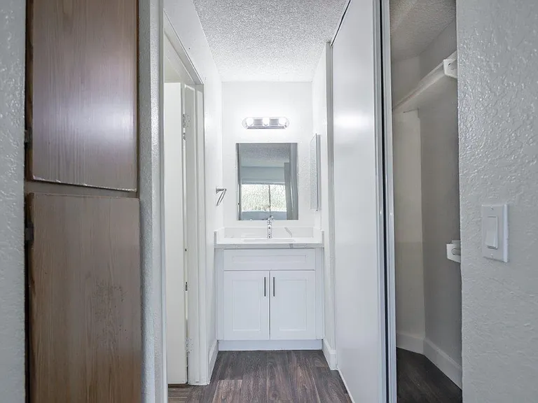 Monte Vista Apartments — Photo 27