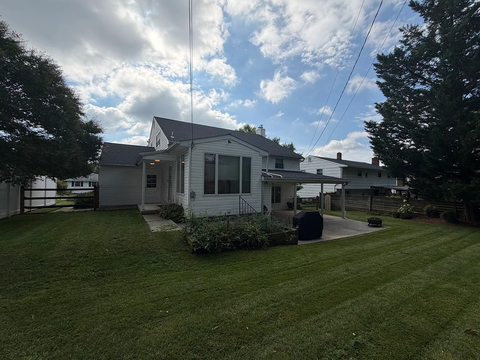 4 bed, 2.5 bath, 2136 sqft, $3,895 — Photo 4