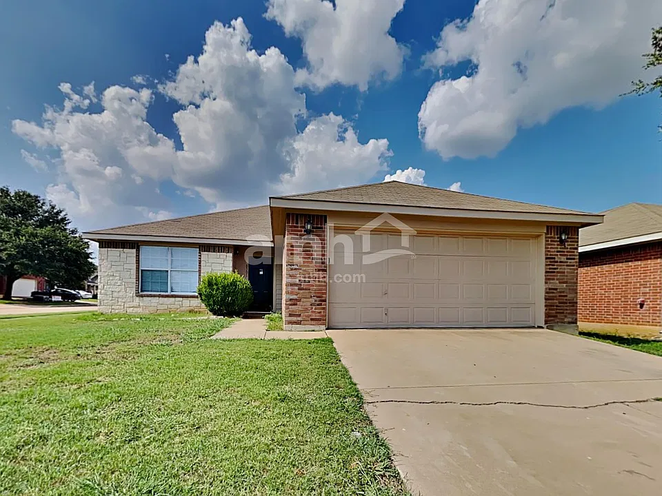 8301 Whispering Willow Ln