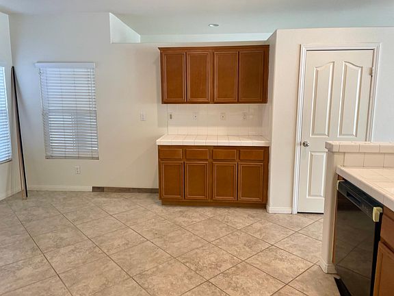 5th image of 8453 Mount Whitney Ave