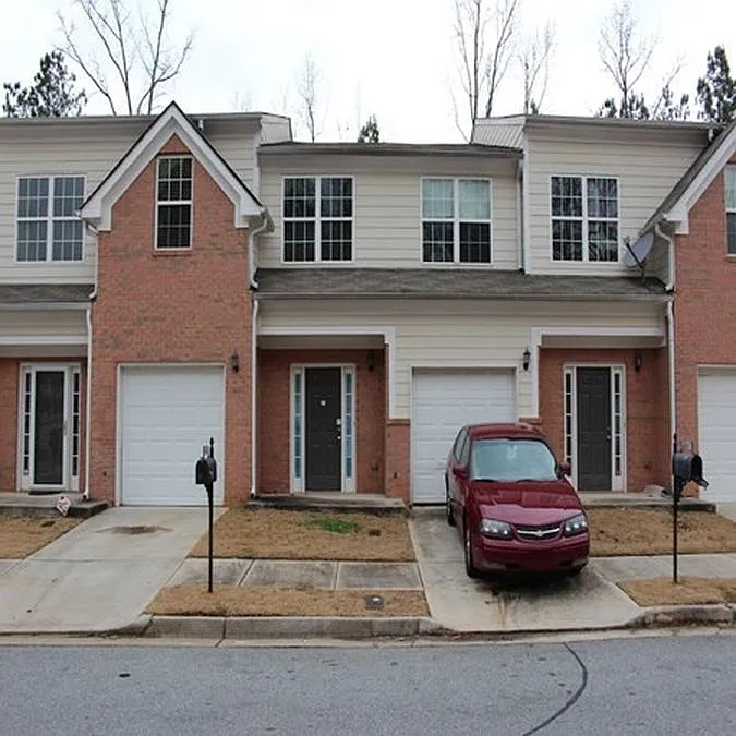 4989 Lower Elm St