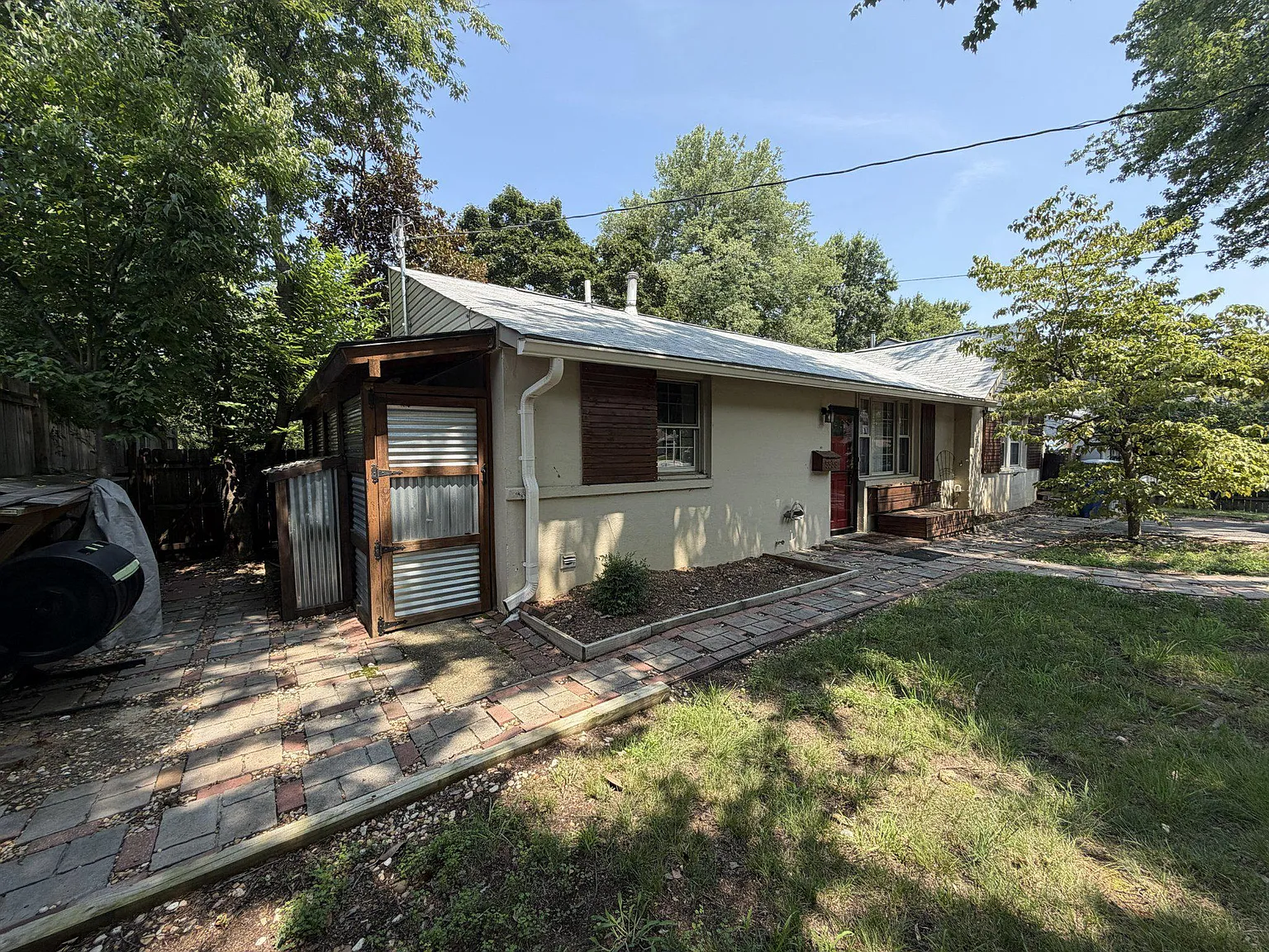 3 bed, 1.5 bath, 1117 sqft, $3,250 — Photo 2