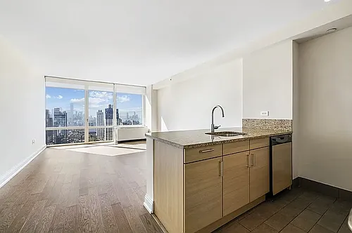 125 W 31st St Photo 1