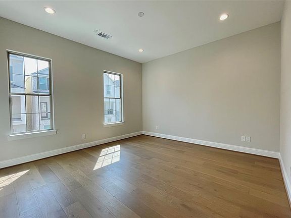 4th image of 943 Dunleigh Meadows Ln