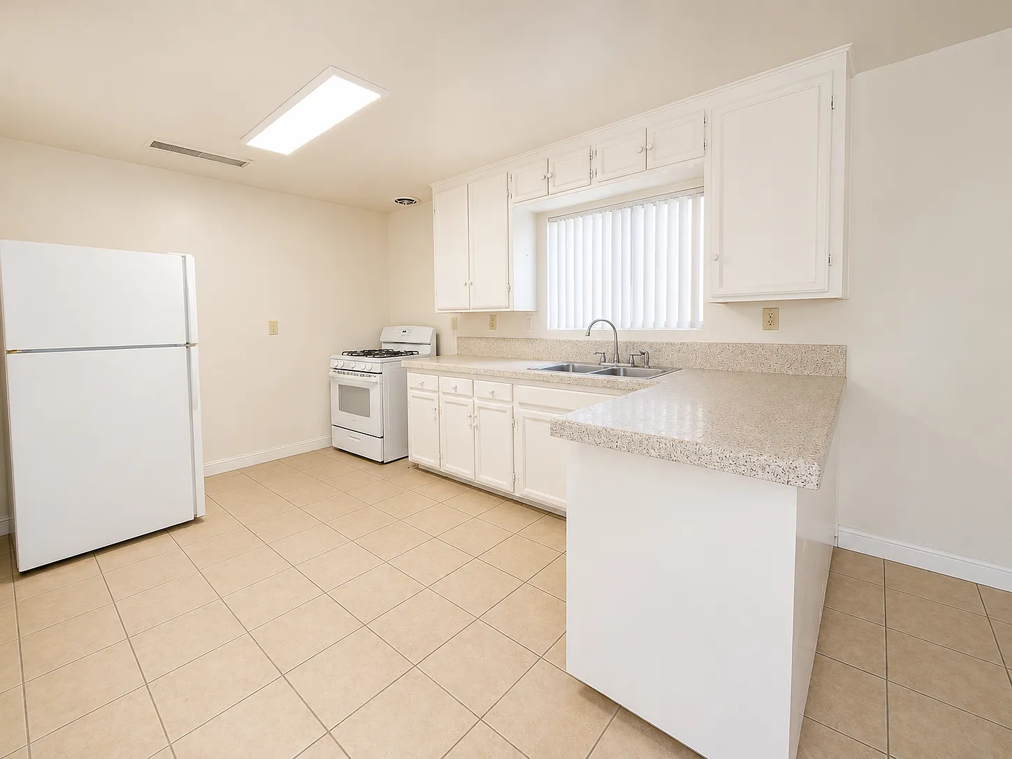 2 bed, 850 sqft, $2,400 — Photo 3