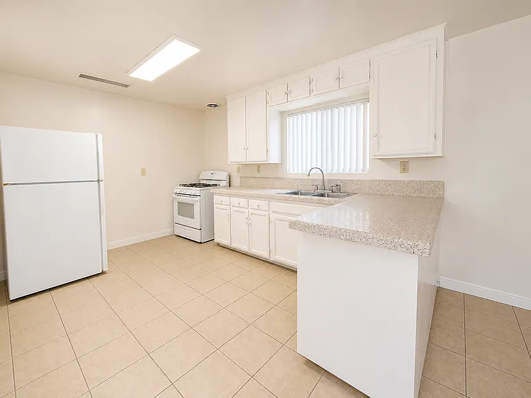 4027.5 Park Blvd #4027.5 — Photo 3