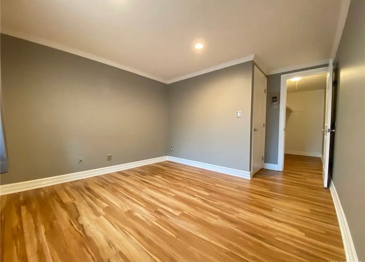 Building Photo - 770 W Ferry St #14A