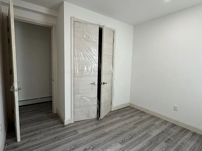 1048 E 213th St #1 — Photo 3