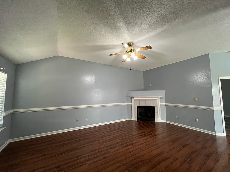 5827 Alexandria Ln — Photo 3