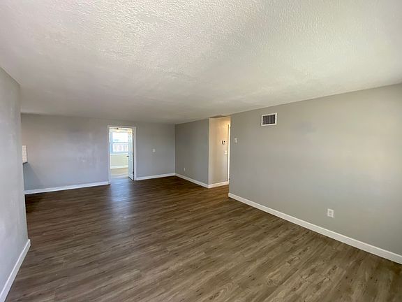 4th image of 3905 Cedarwood Dr