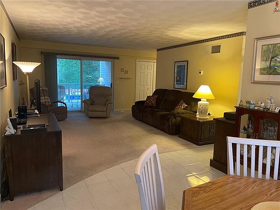 4th image of 720 Putnam Pike APT 504