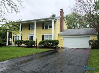 905 Oak Knoll Dr, Perrysburg, OH 43551