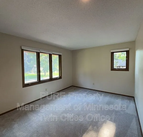 7420 Hyde Park Cir — Photo 18