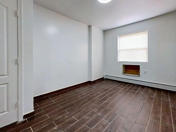 5th image of 24-09 Brookhaven Ave #1