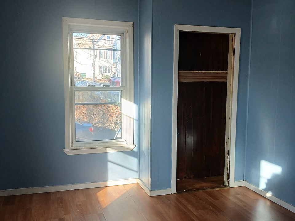 Small Bedroom #1