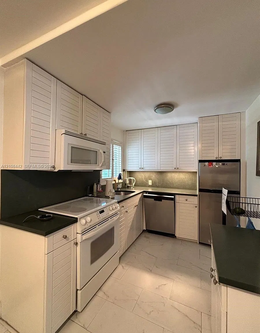 1610 Lenox Ave — Photo 3