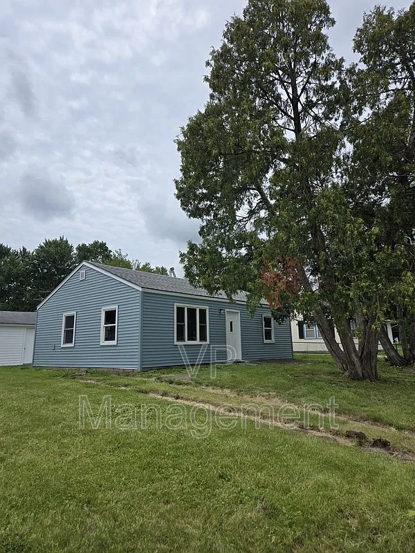 2 bed, 1.0 bath, 792 sqft, $1,300 — Photo 1
