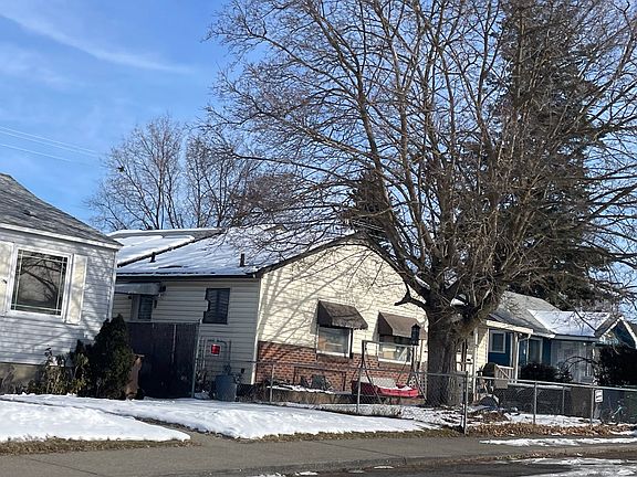 3rd image of 623 E Empire Ave