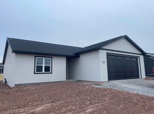 2010 White Dove Ln, Kaukauna, WI 54130