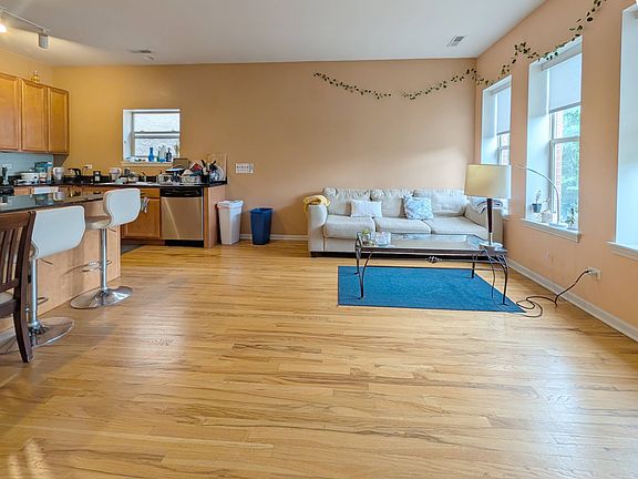 4th image of 2528 W Flournoy St #3