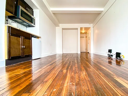 Rented by Compass | media 10