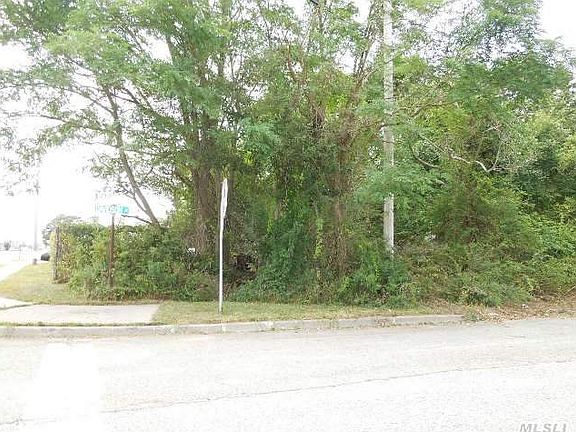 5th image of 1565 Montauk Hwy