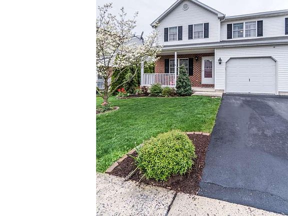 2nd image of 124 Dogwood Dr