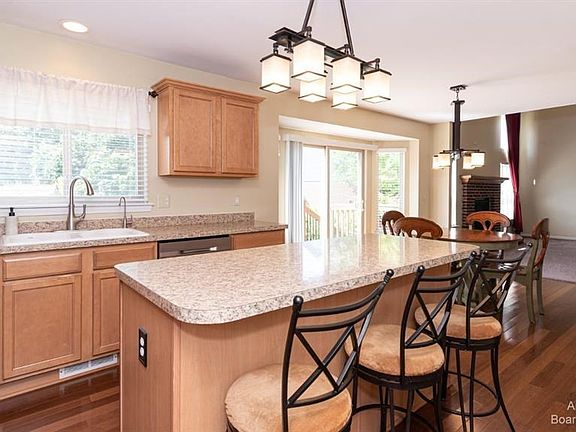 3rd image of 10252 Wildrose Ct