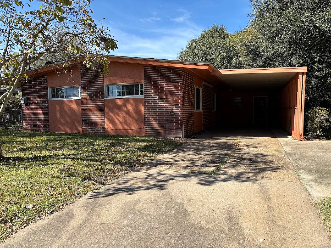2005 North Riverview Circle - 1 — Photo 1