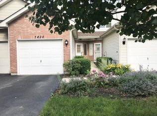7835 Darien Lake Dr, Darien, IL 60561