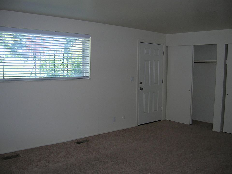 living room (reverse view)