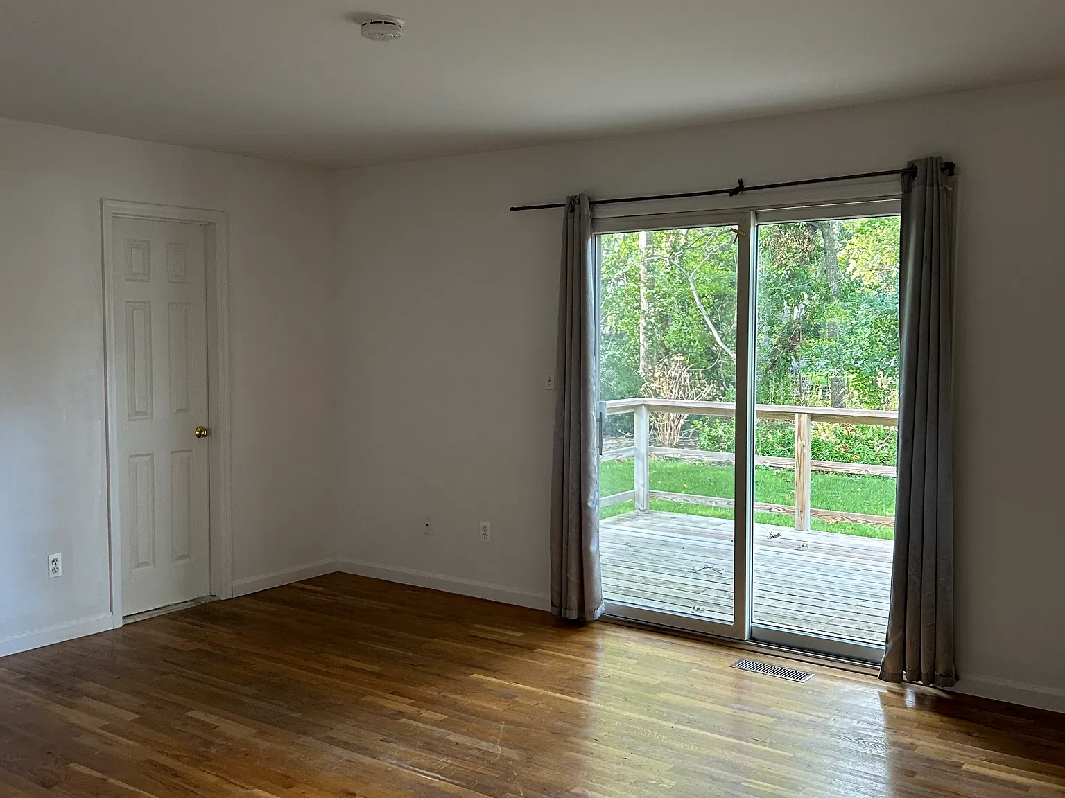 Beautiful 4 bedroom Home in Tiana Shores — Photo 3