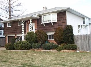 1087 McKinley St, Baldwin, NY 11510