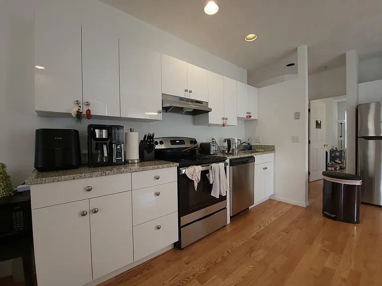 58 Mansfield St #3 — Photo 2