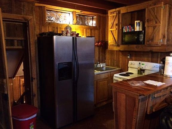 5th image of 1024 Lakeview Cir