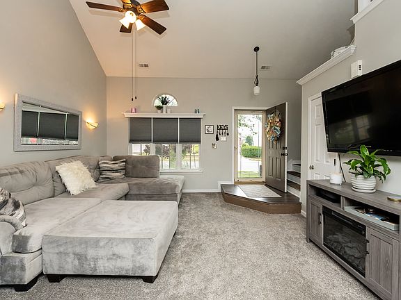 5th image of 143 Stoneybrook Dr