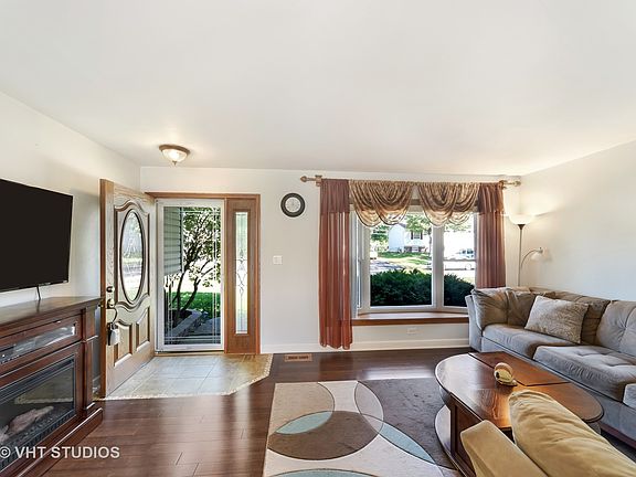 4th image of 1002 Hastings Ln