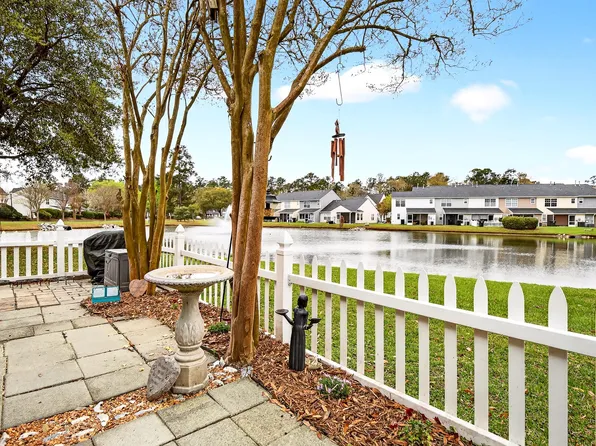 300 Yellow Hawthorn Cir, Summerville, SC 29483