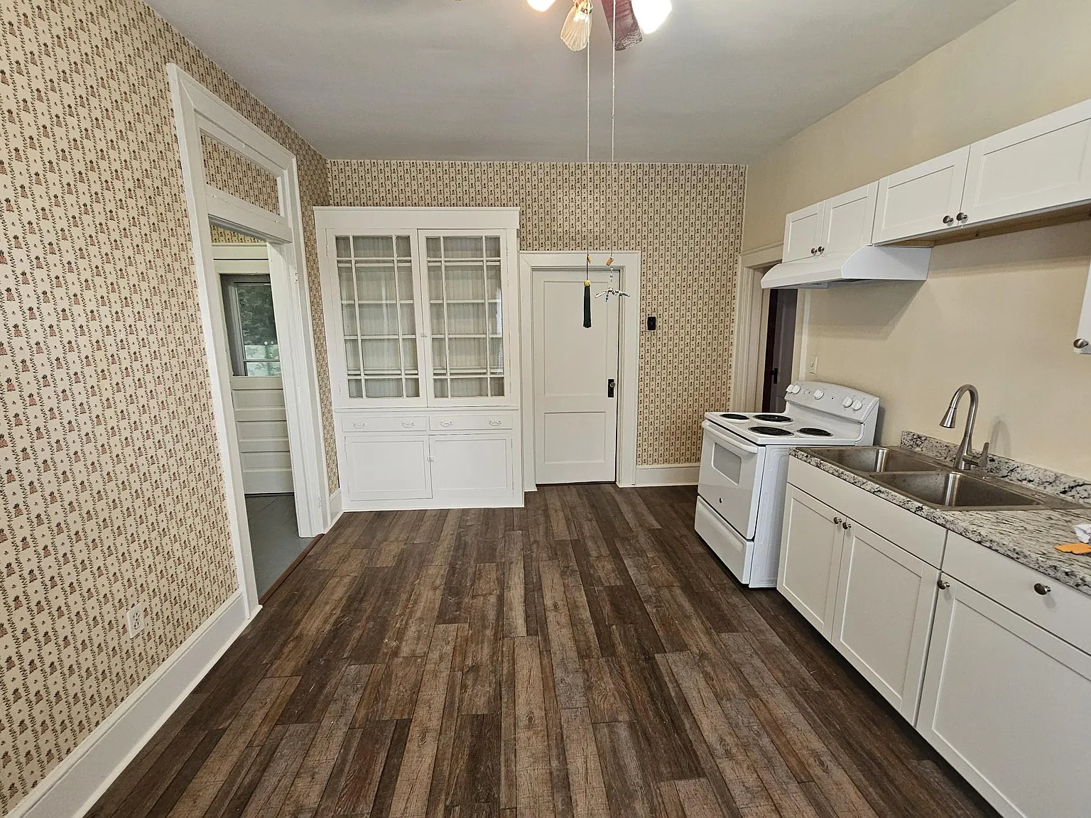 2 bed, 1200 sqft, $1,300 — Photo 4