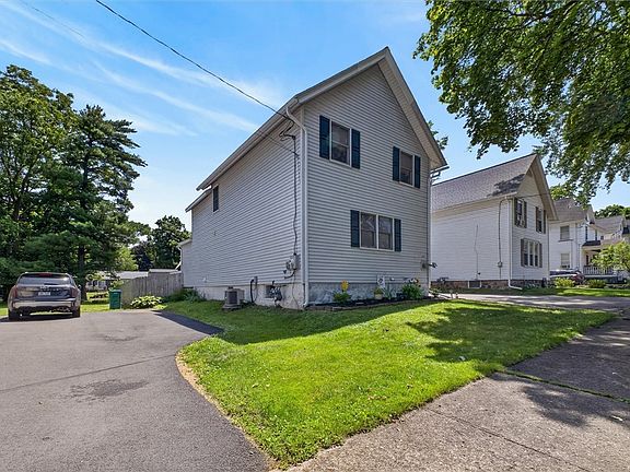 3rd image of 128 Stafford St